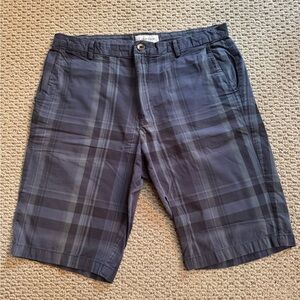 Calvin Klein Men's blue Plaid Shorts SZ 32